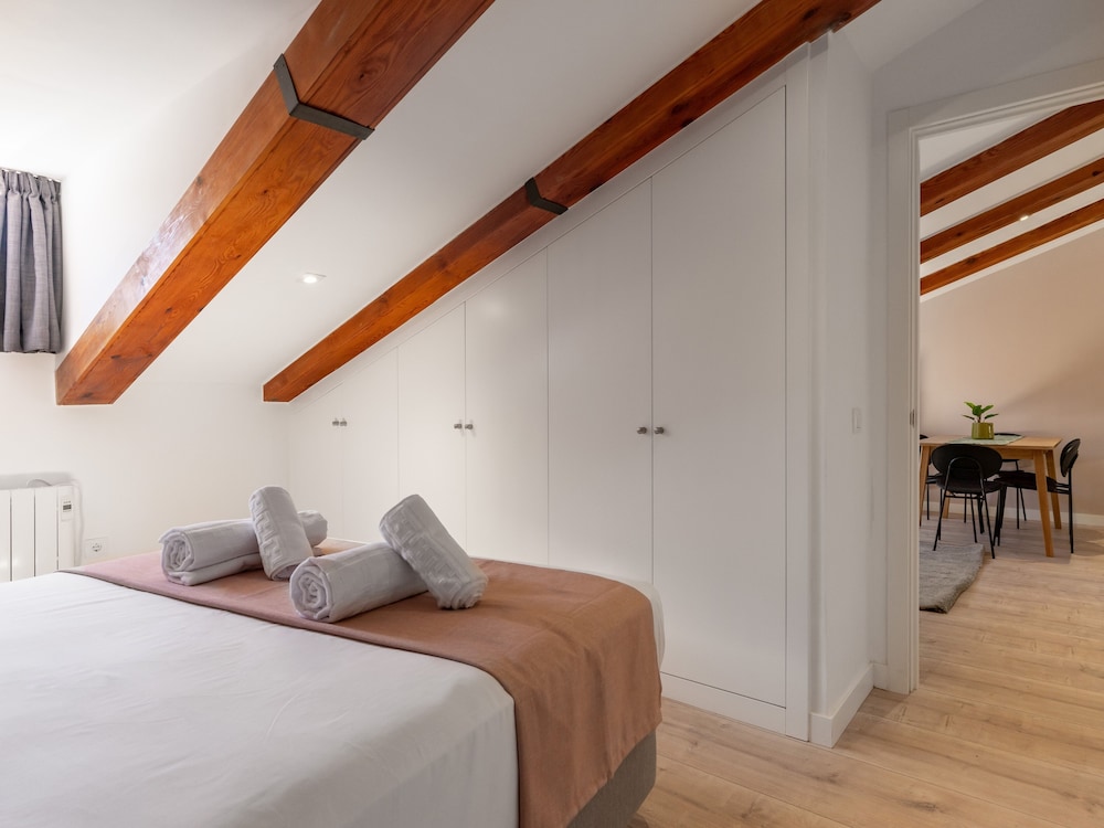 2 BEDROOMS, DUPLEX, APARTMENT