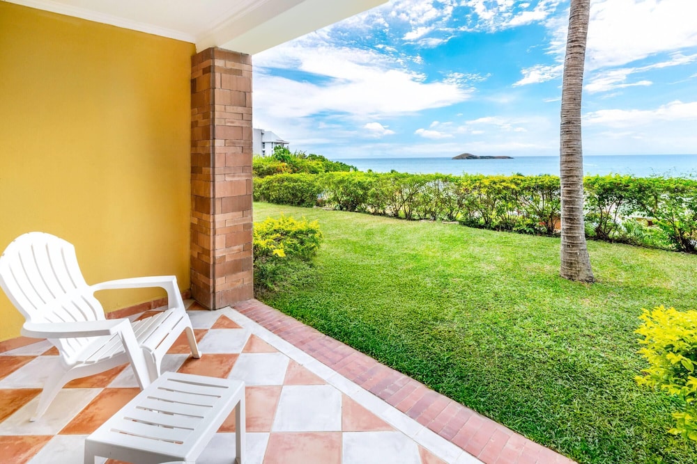 Grand Decameron Panama, A Trademark All Inclusive Resort 35/70