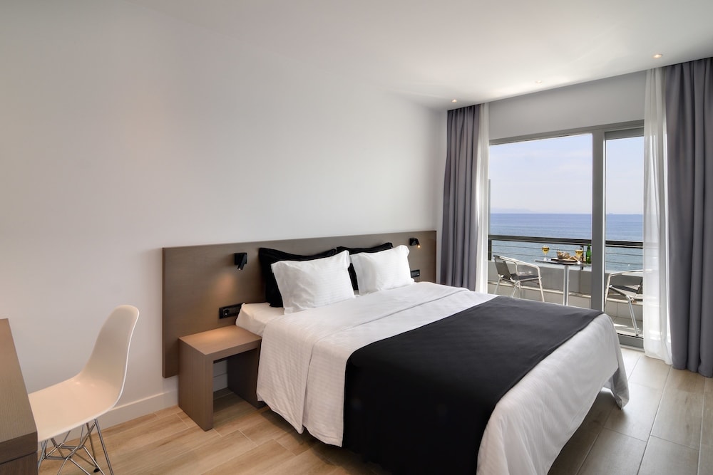STANDARD, DOUBLE OR TWIN BED, SEA VIEW
