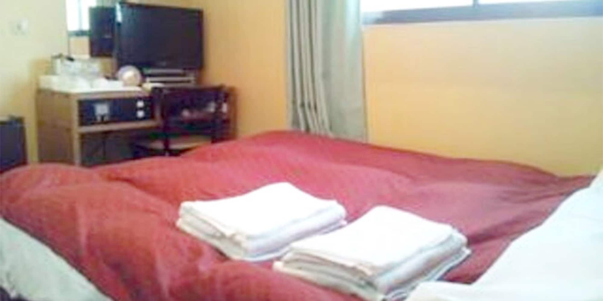 ROOM, DOUBLE BED