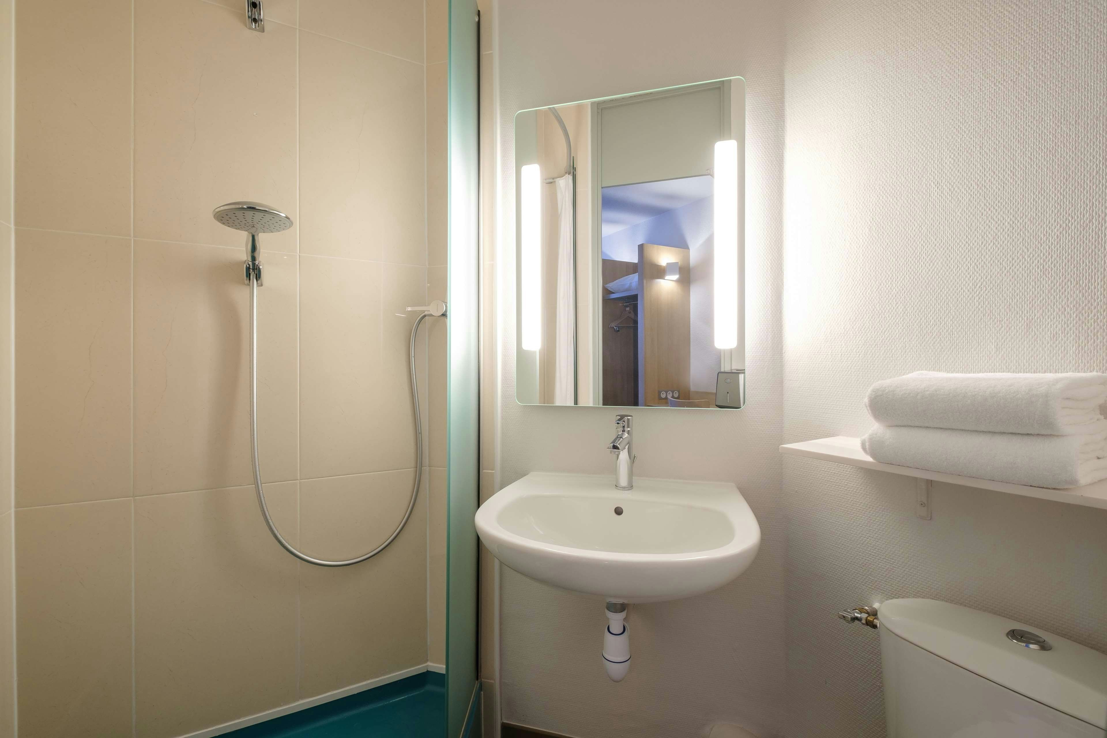 B&B Hotel Calais Centre Saint-Pierre 23/23