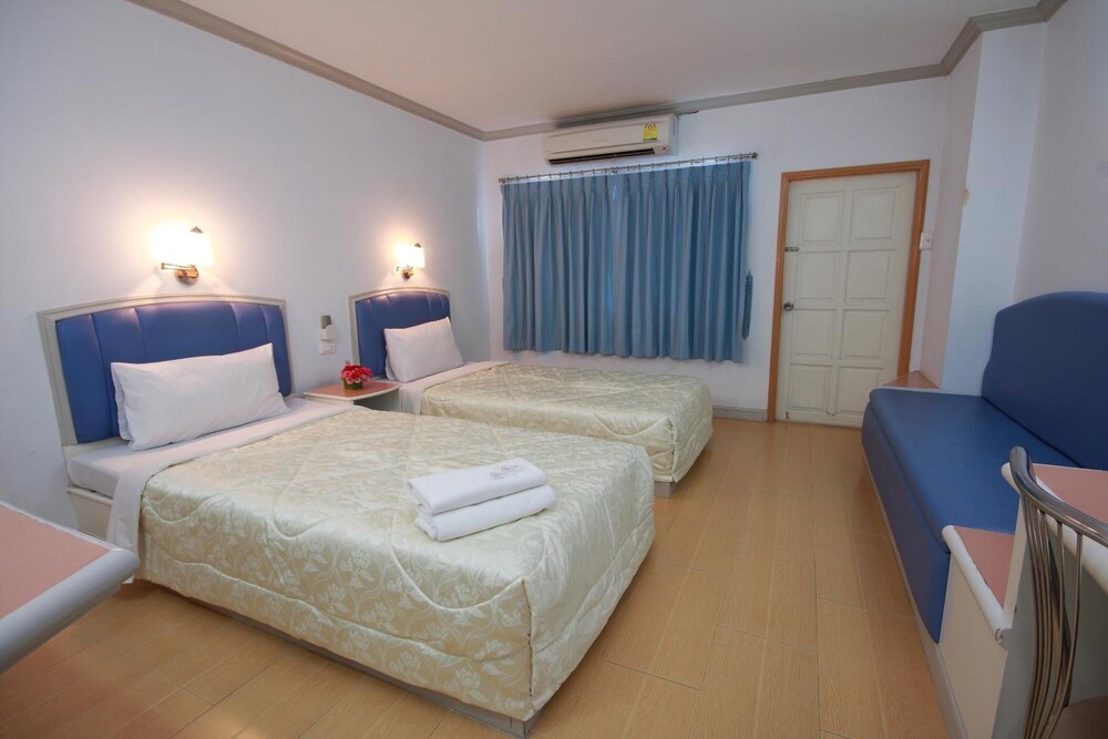P.A. Place Hotel 18/38