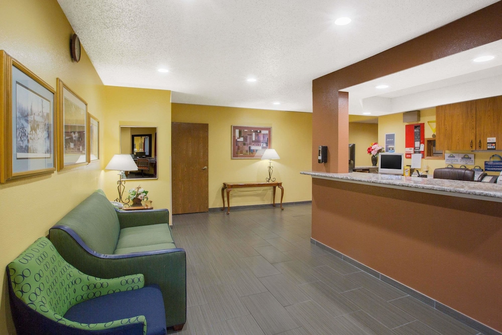 Days Inn By Wyndham Fremont 5/14