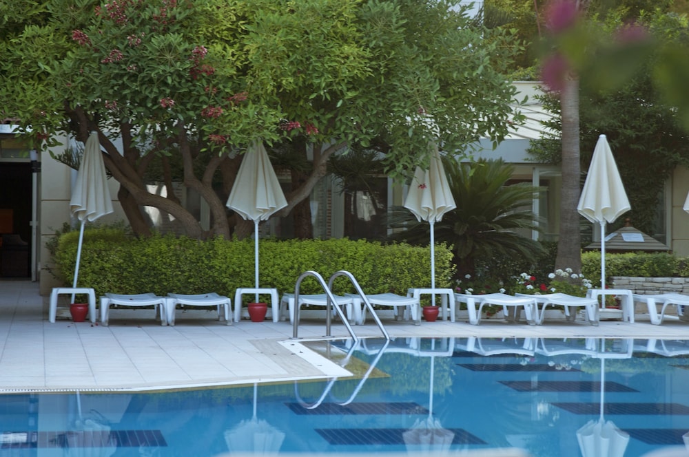 Trendy Side Beach - Adults Only 16 Plus 37/71