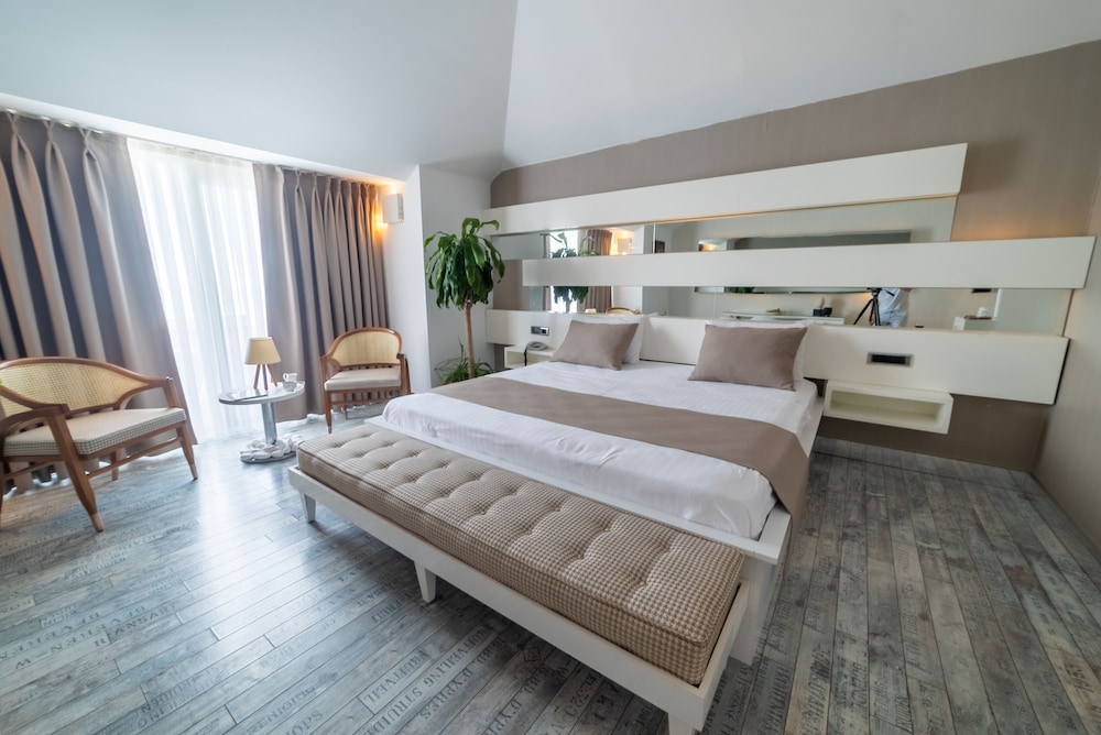 ATIK HOTEL 12/73