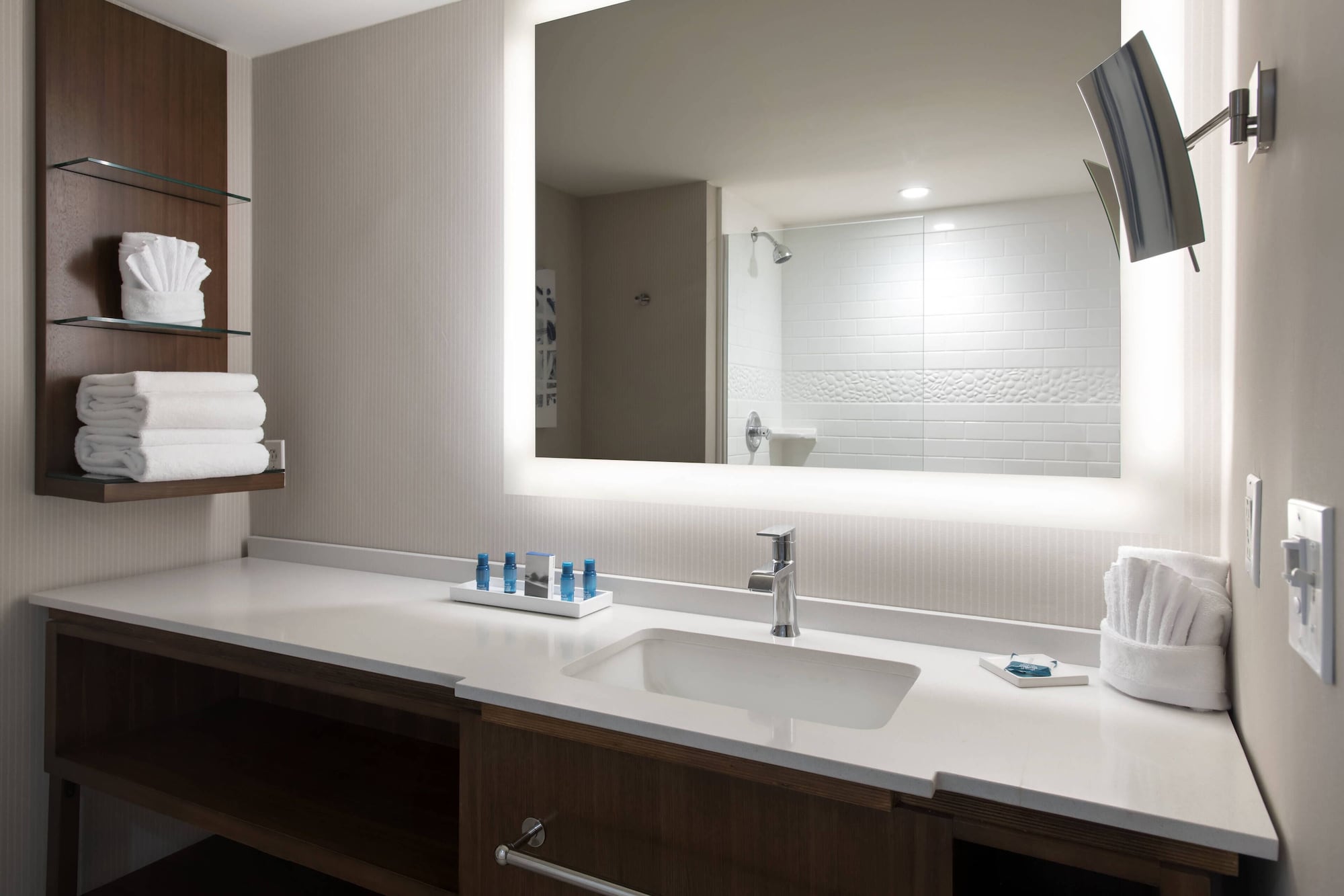 غرفة بسرير كينج، Delta Hotels By Marriott Basking Ridge 8/9