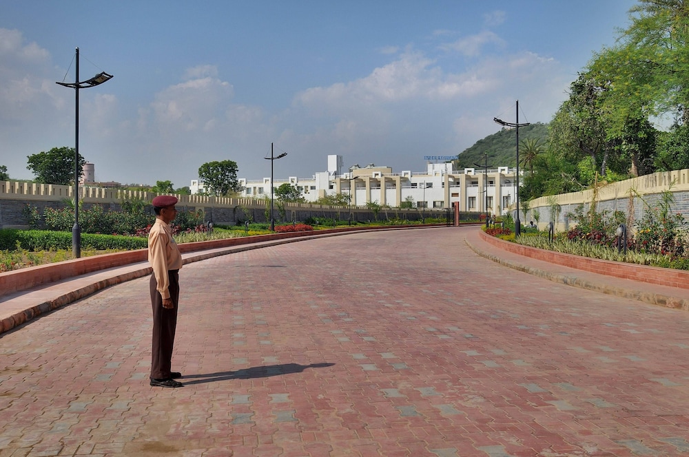 INDER RESIDENCY 26/58