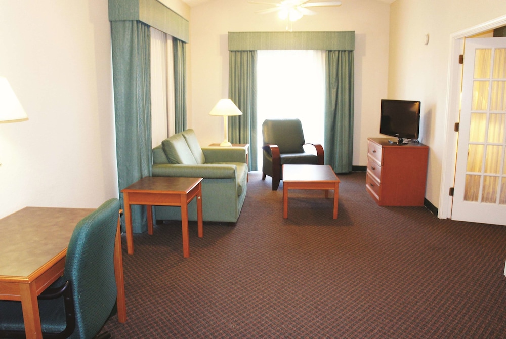 La Quinta Inn Kansas City Lenexa 30/50