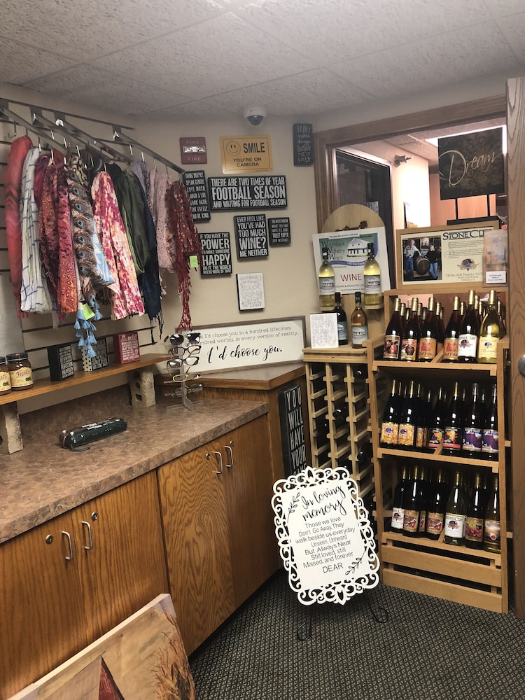 Boarders Inn & Suites by Cobblestone Hotels - Fayette 17/50