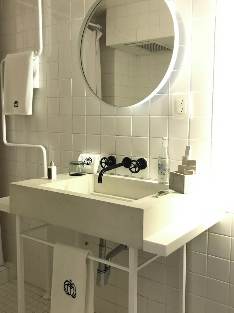 Carlota Hotel 48/50