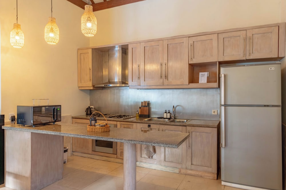 Kelapa Luxury Villas 24/80