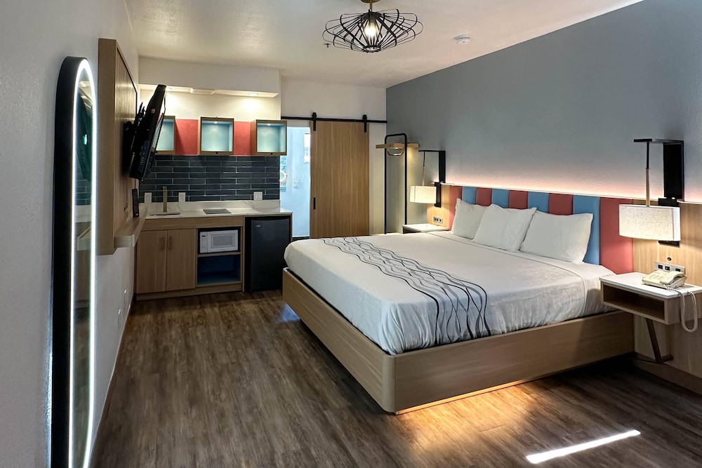 Upgrade, Efficiency, Suite, King Bed, Accessible