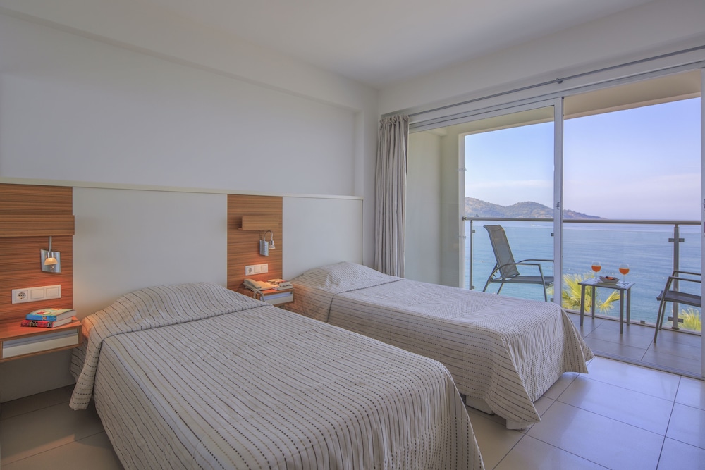 ROOM, TWIN BEDS, SEA VIEW