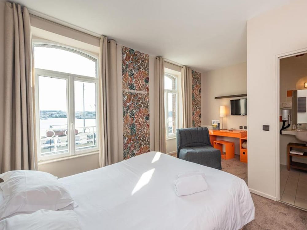 SUPERIOR, DOUBLE OR TWIN BED
