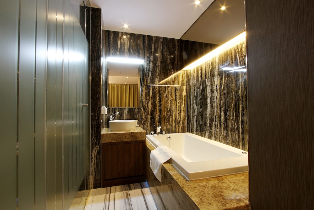 Royal Prime Hotel 50/50