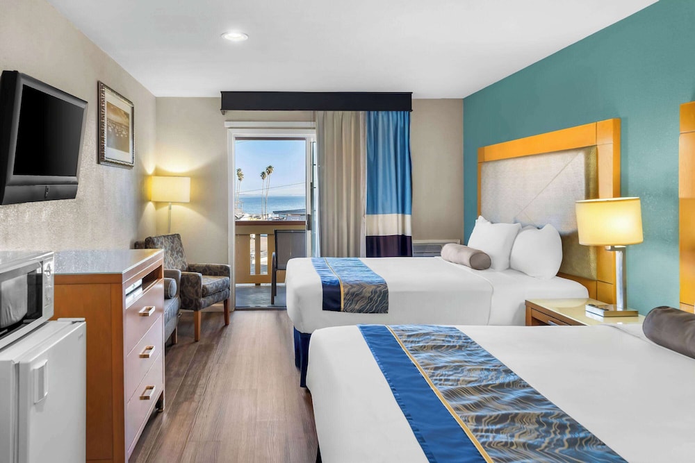 Business, 2 Queen Beds, Ocean View