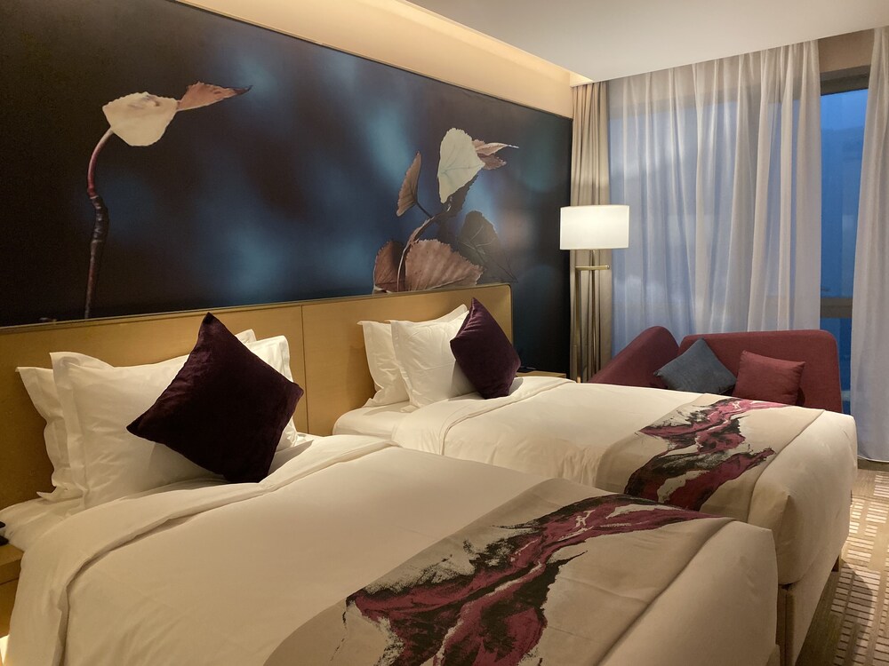 Novotel Zhengzhou Airport 12/68