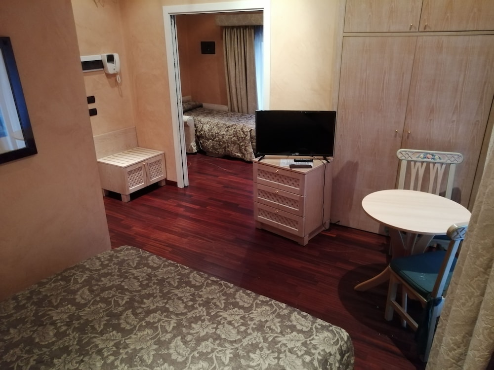 COLOSSEO STUDIO SUITES 14/17