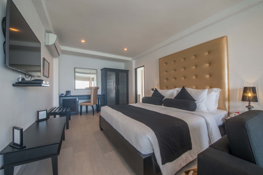 DELUXE, SEA VIEW