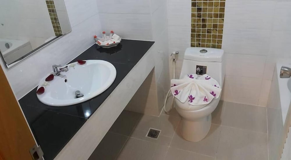 MERLIN GRAND HOTEL HAT YAI 28/29
