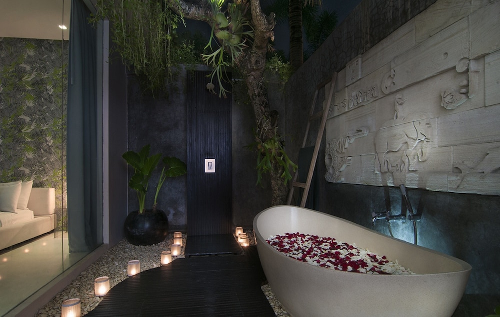 Chandra Bali Villas 24/48