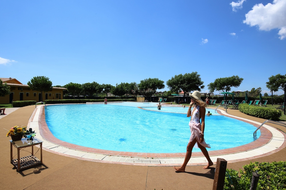 Marina Del Marchese Beach Resort 43/62
