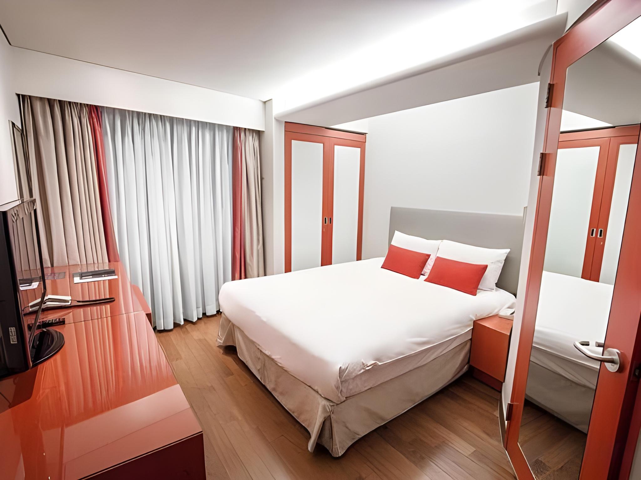 Red, King Bed