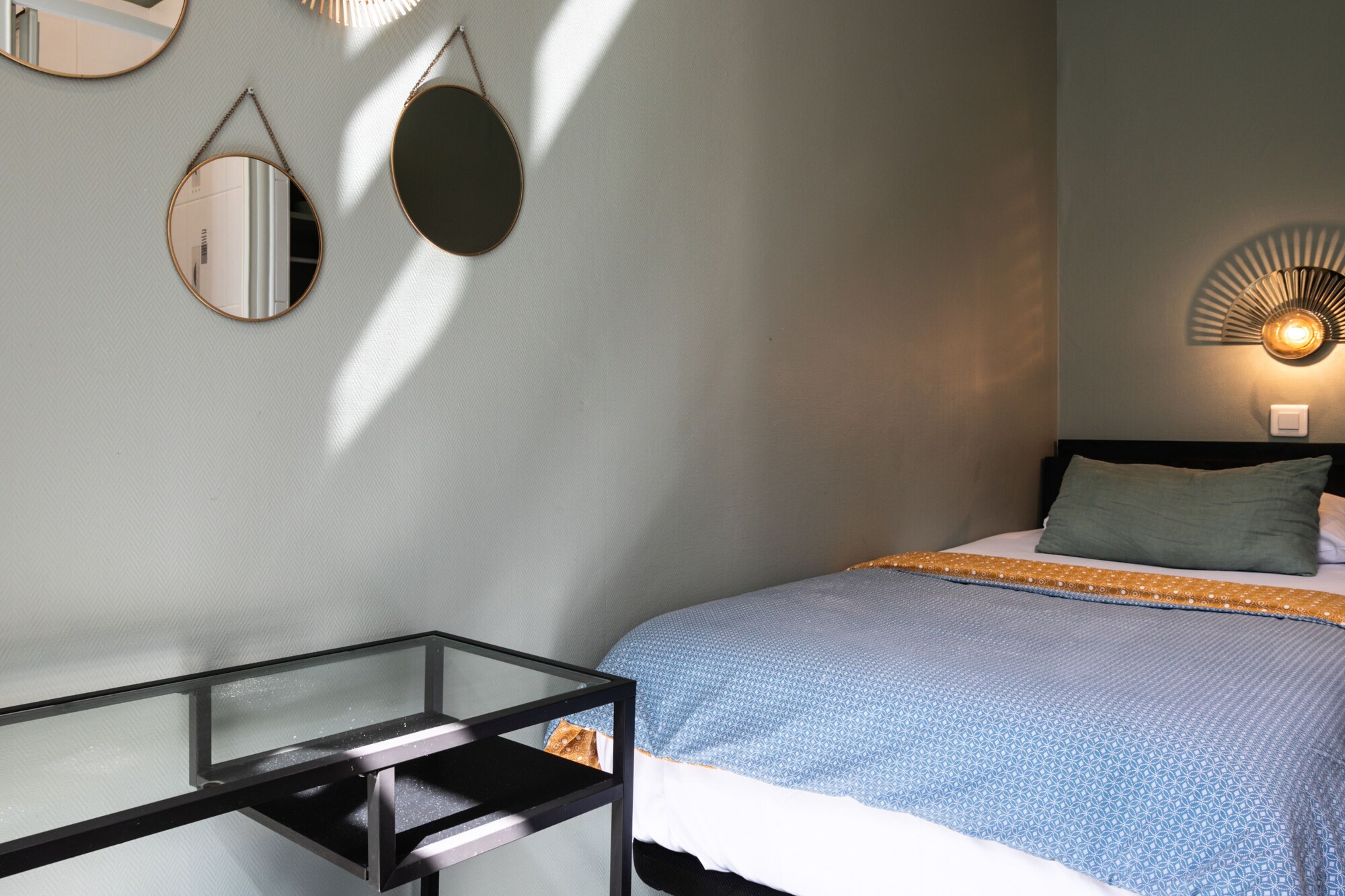 ROOM, SINGLE, SINGLE BED
