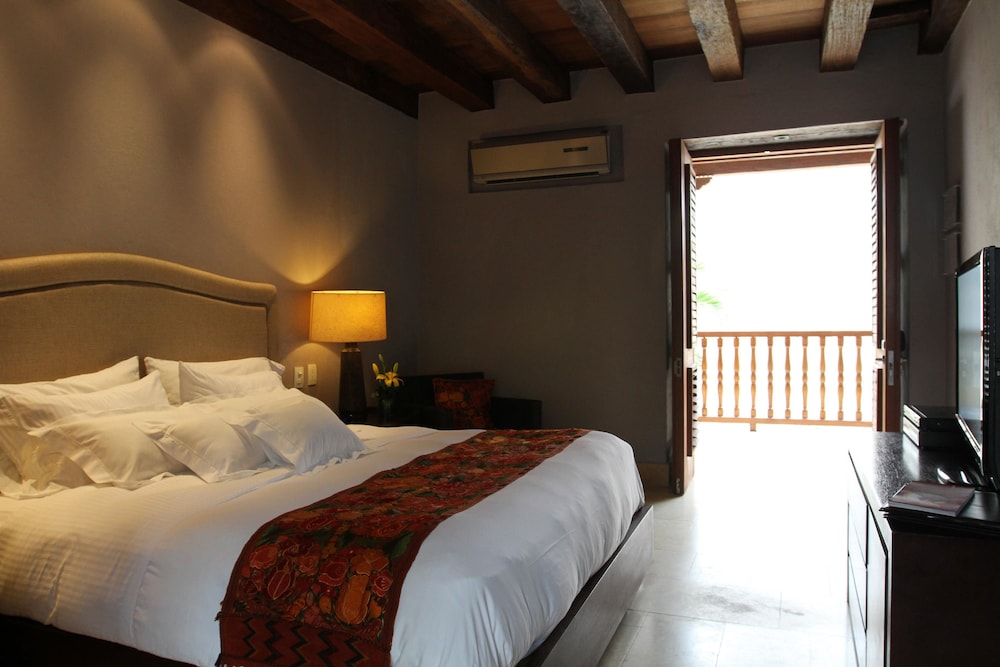 Ananda Hotel Boutique 25/70