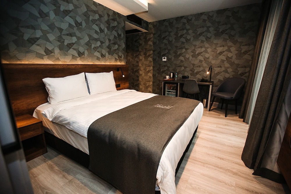 Emen S Hotel 15/48