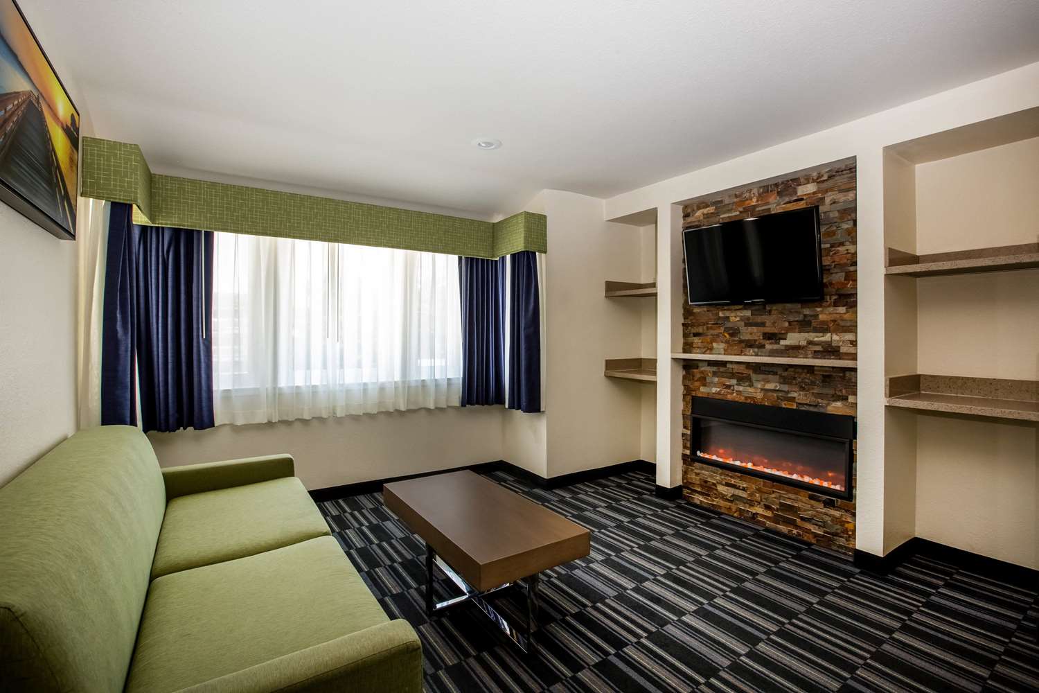 Days Inn by Wyndham Monterey Downtown 16/31