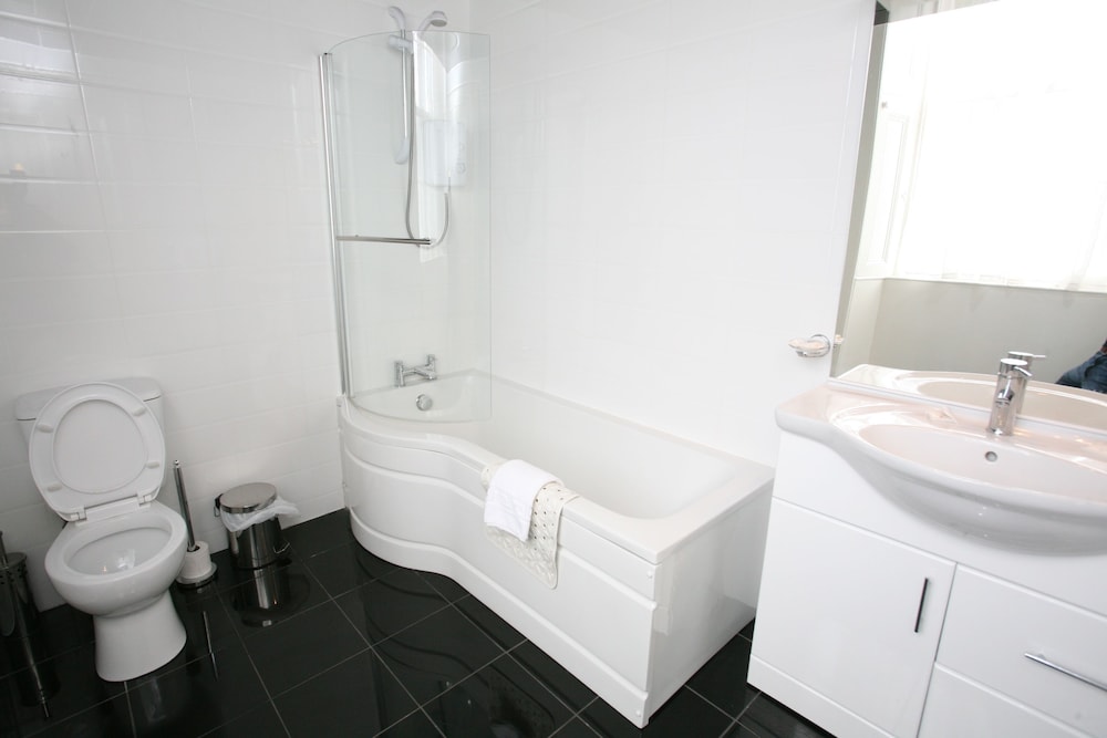 CLIFTON HOTEL 39/43