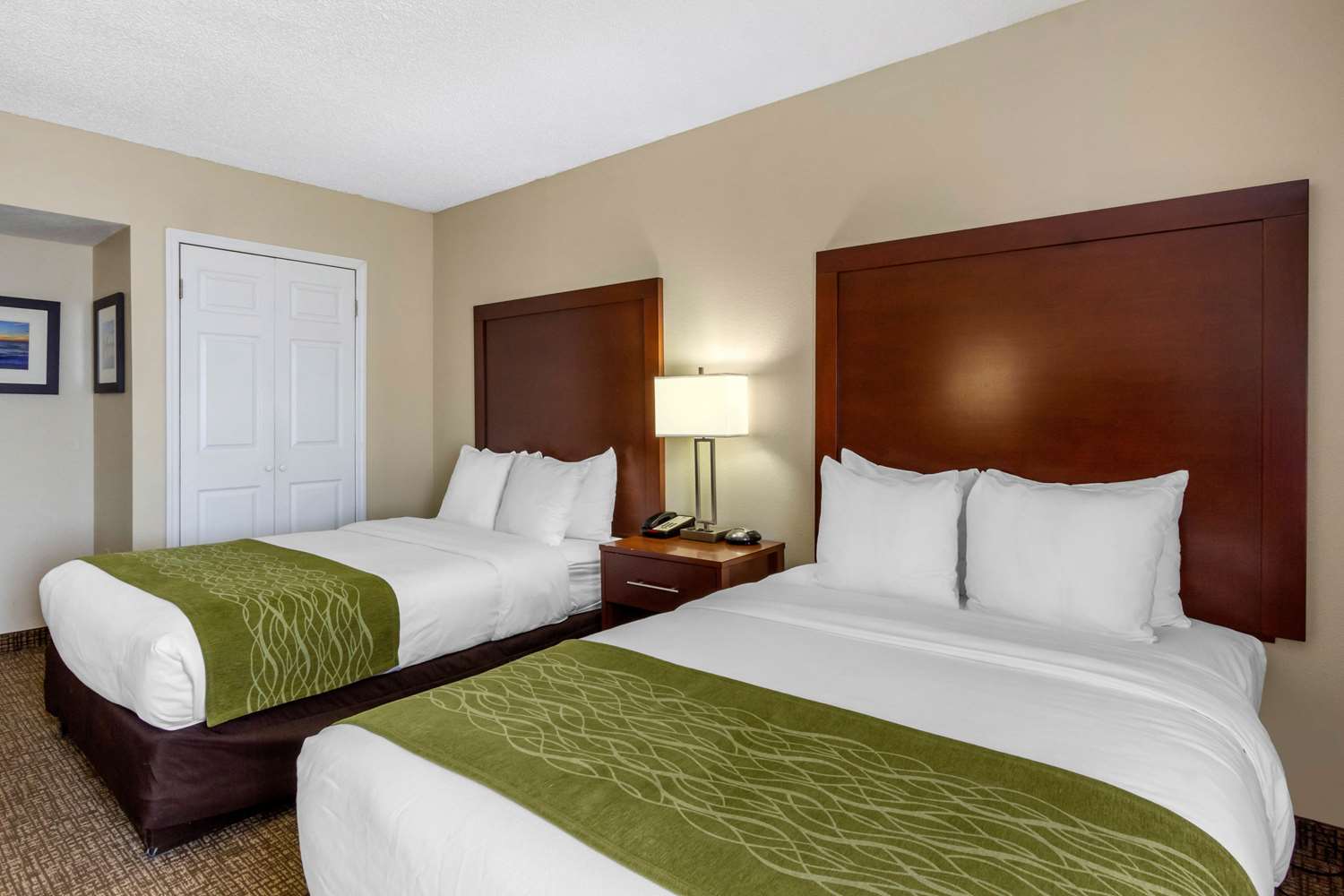 ROOM, 2 DOUBLE BEDS