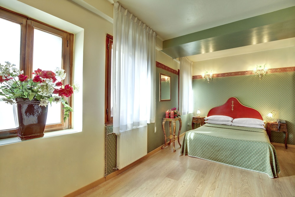 ROOM, DOUBLE BED, CANAL VIEW