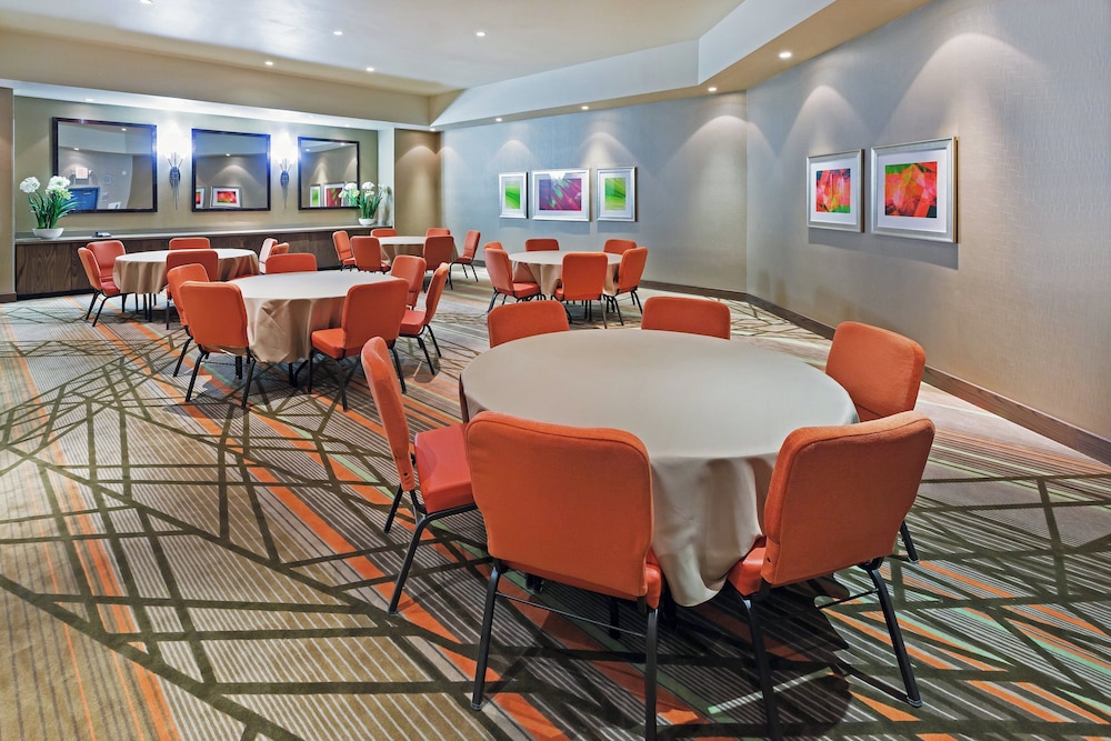 Holiday Inn Express Frisco Legacy Park Area 33/52