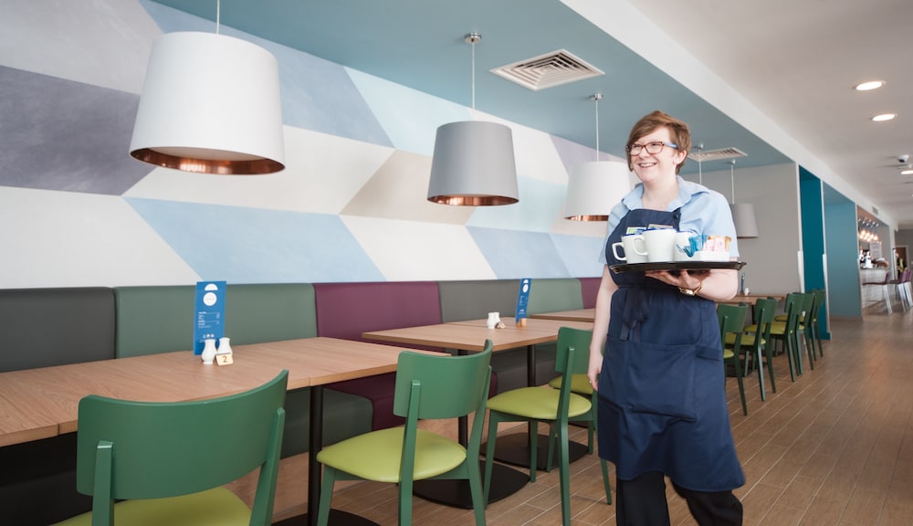 Holiday Inn Express Aberdeen Airport 12/72