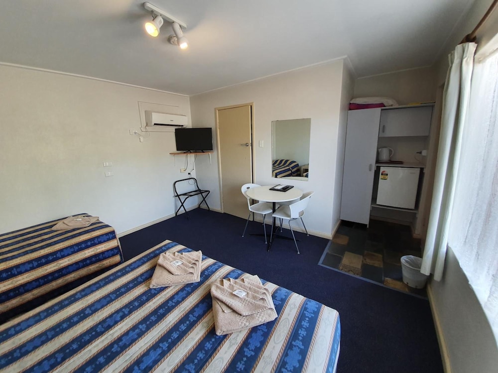 Red Chief Motel 13/59