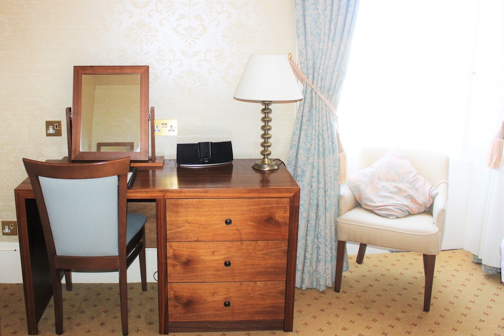 Mackays Hotel Wick 40/50