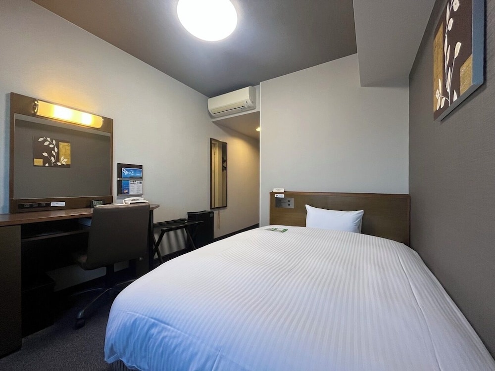 ROOM, SINGLE, SMOKING