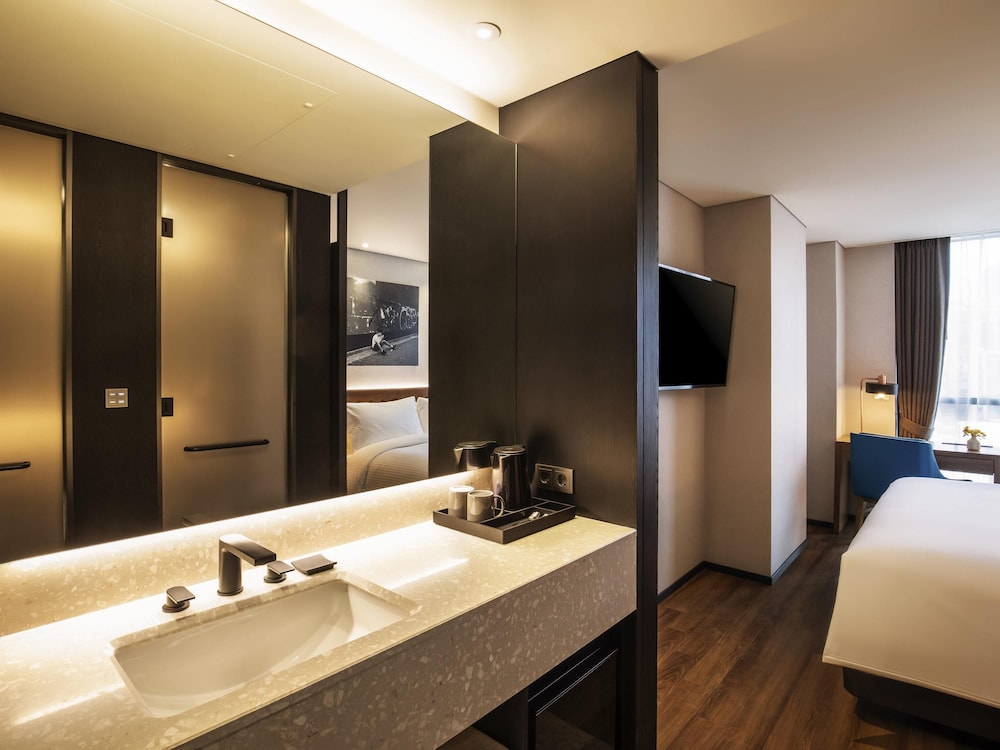 Mercure Ambassador Seoul Hongdae 70/72