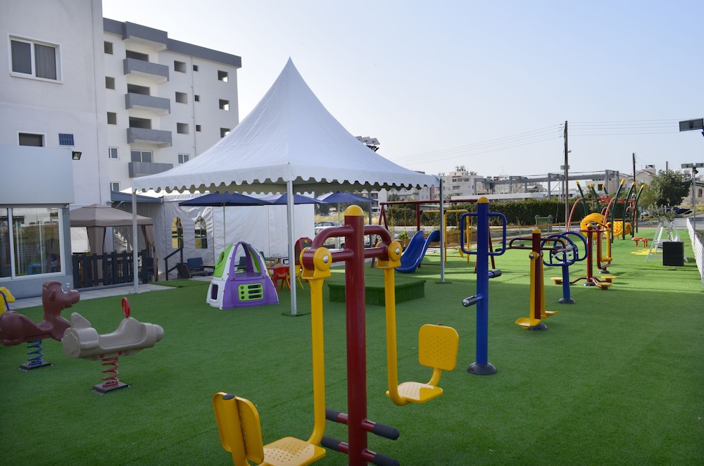 Alora Apartments 40/50
