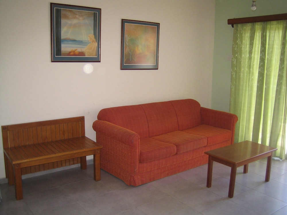Onisillos Hotel 30/45