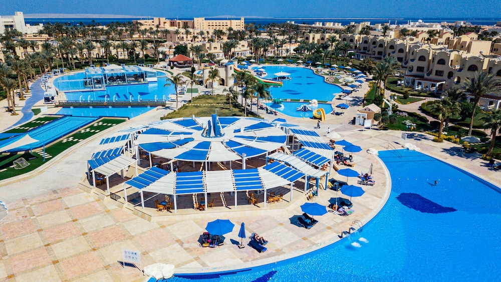 Royal Lagoons Aqua Park Resort And Spa 33/50