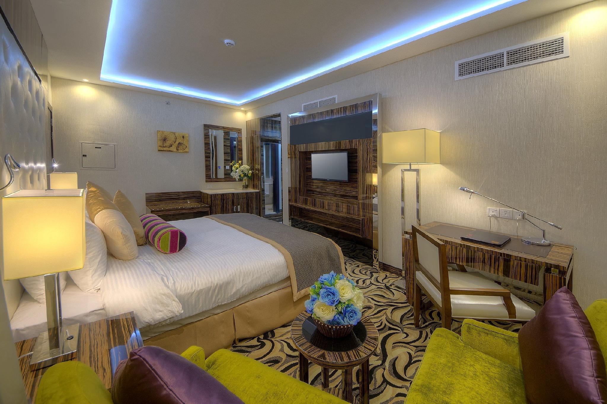 DELUXE ROOM