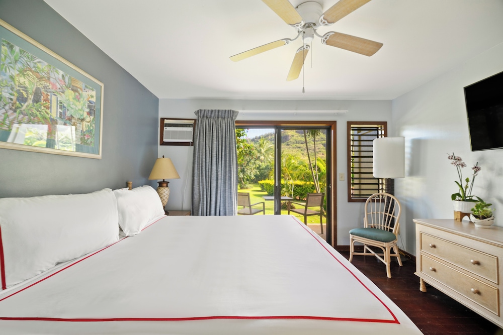 LANAI, STANDARD, KING BED, MOUNTAIN VIEW