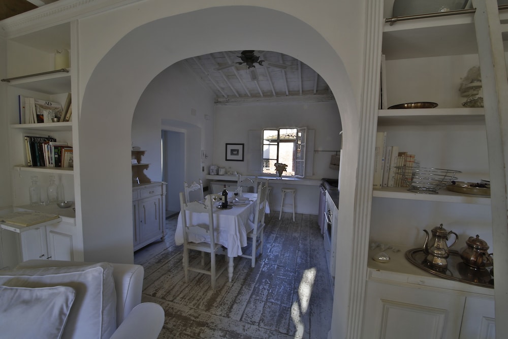 White Home 19/28