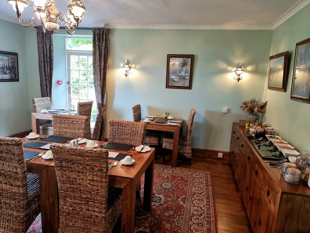 Collaven Manor Hotel 48/78