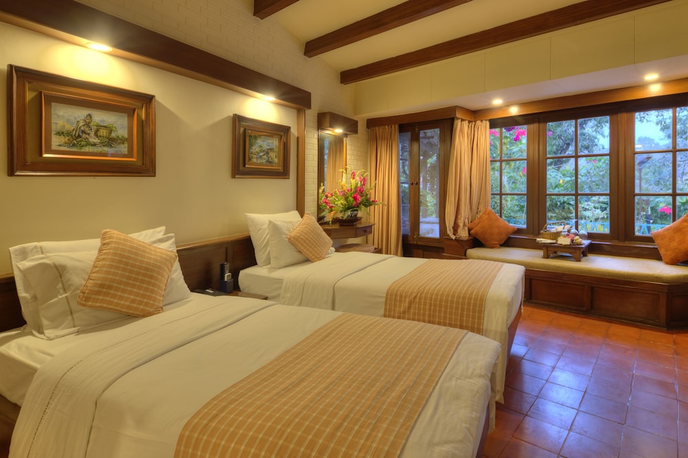 STANDARD DOUBLE OR TWIN ROOM