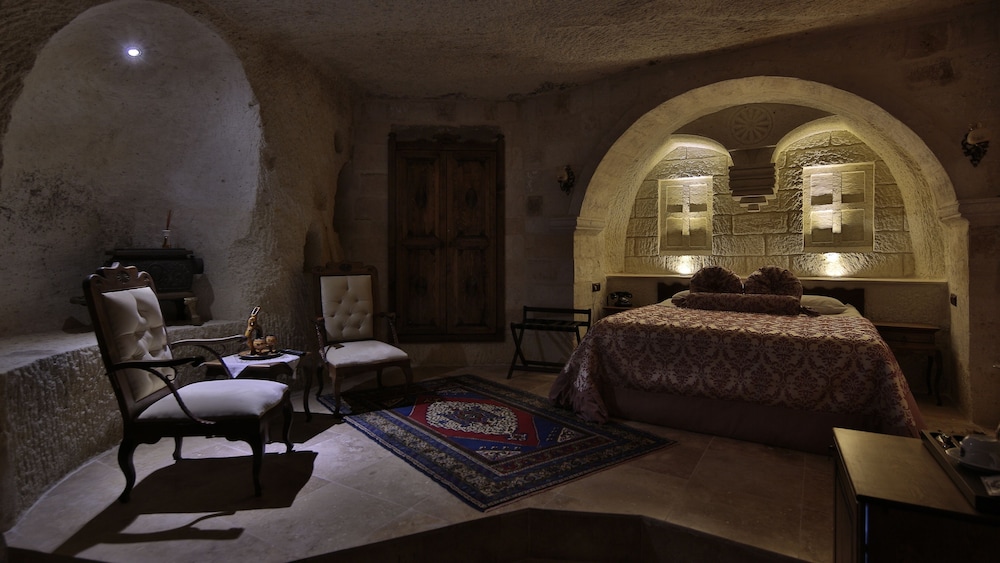 Phocas Cave Suites 33/71