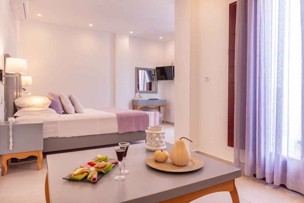MAR N MAR CROWN SANTORINI HOTEL AND SUITES 39/48